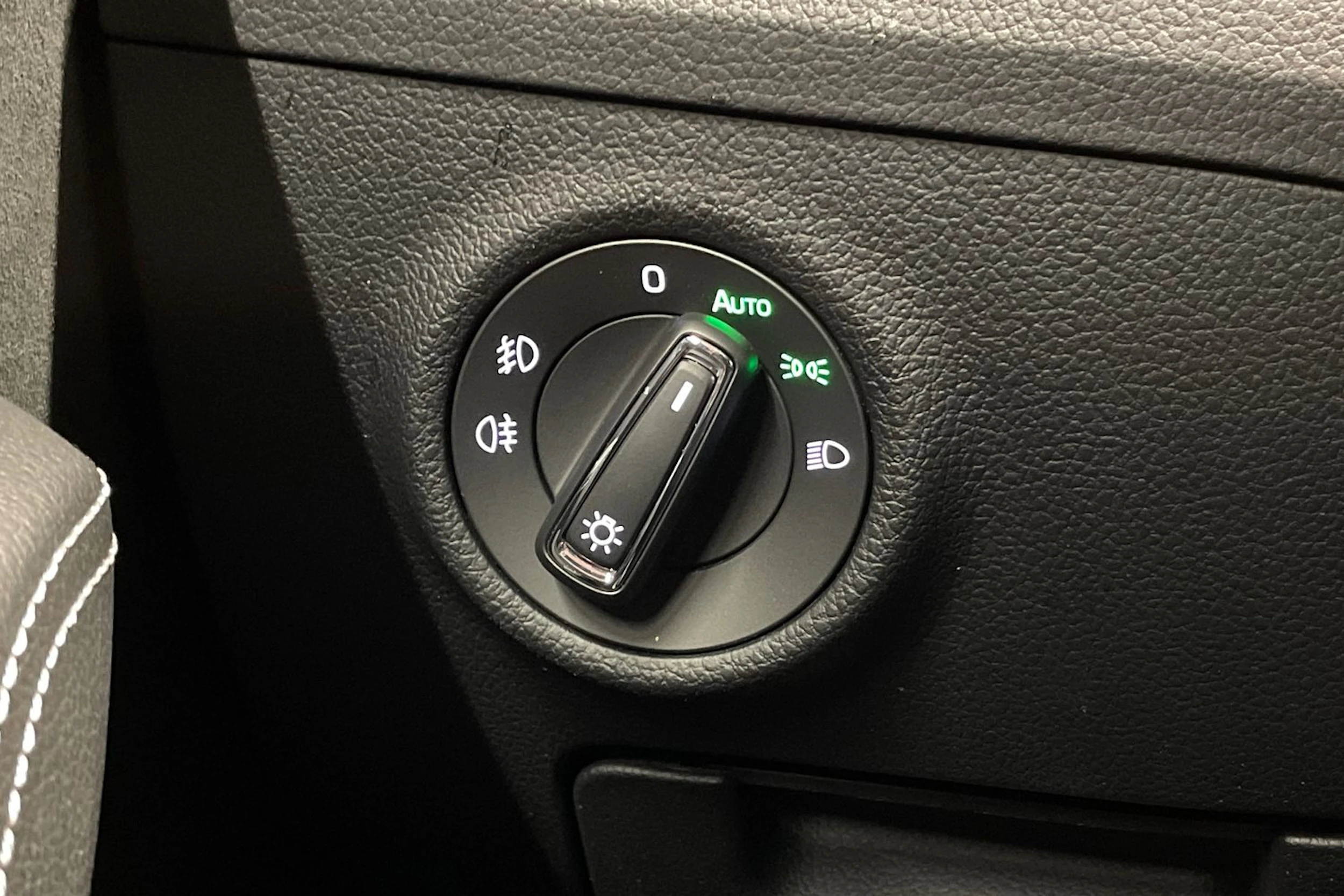 met. musta Skoda Superb 2024 kuva 20.
