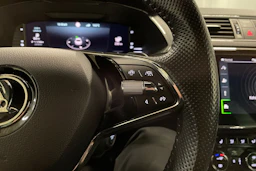 met. musta Skoda Superb 2024 kuva 22.