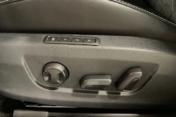met. musta Skoda Superb 2024 kuva 23.
