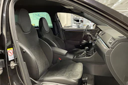 met. musta Skoda Superb 2024 kuva 25.