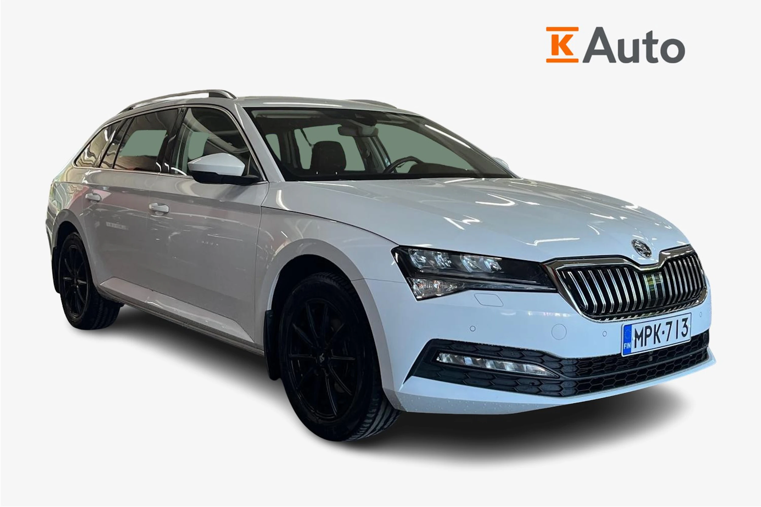 Valkoinen Skoda Superb 2024 kuva 1.
