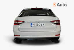 Valkoinen Skoda Superb 2024 kuva 4.