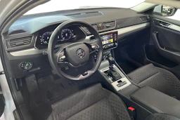 Valkoinen Skoda Superb 2024 kuva 8.
