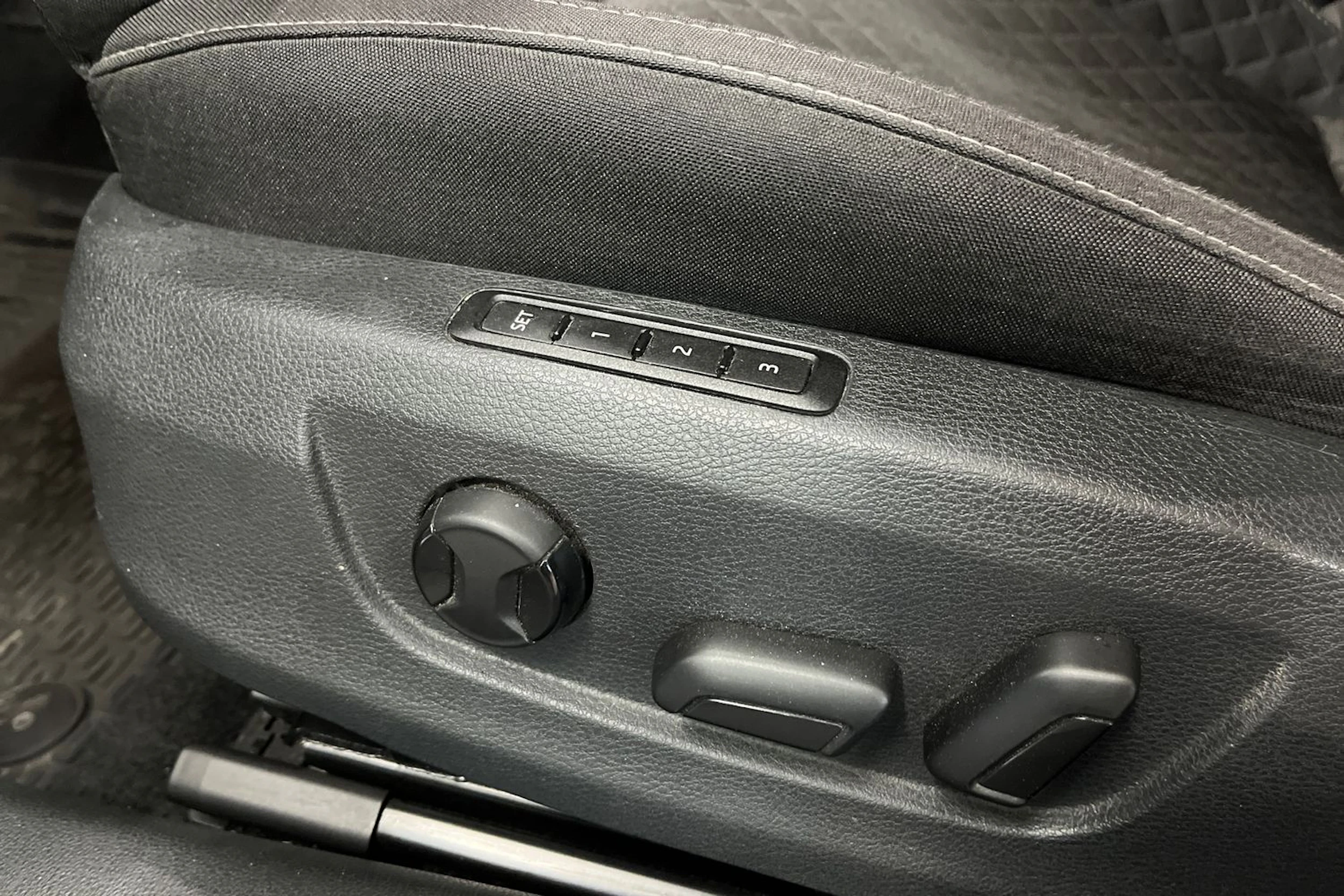 Valkoinen Skoda Superb 2024 kuva 16.