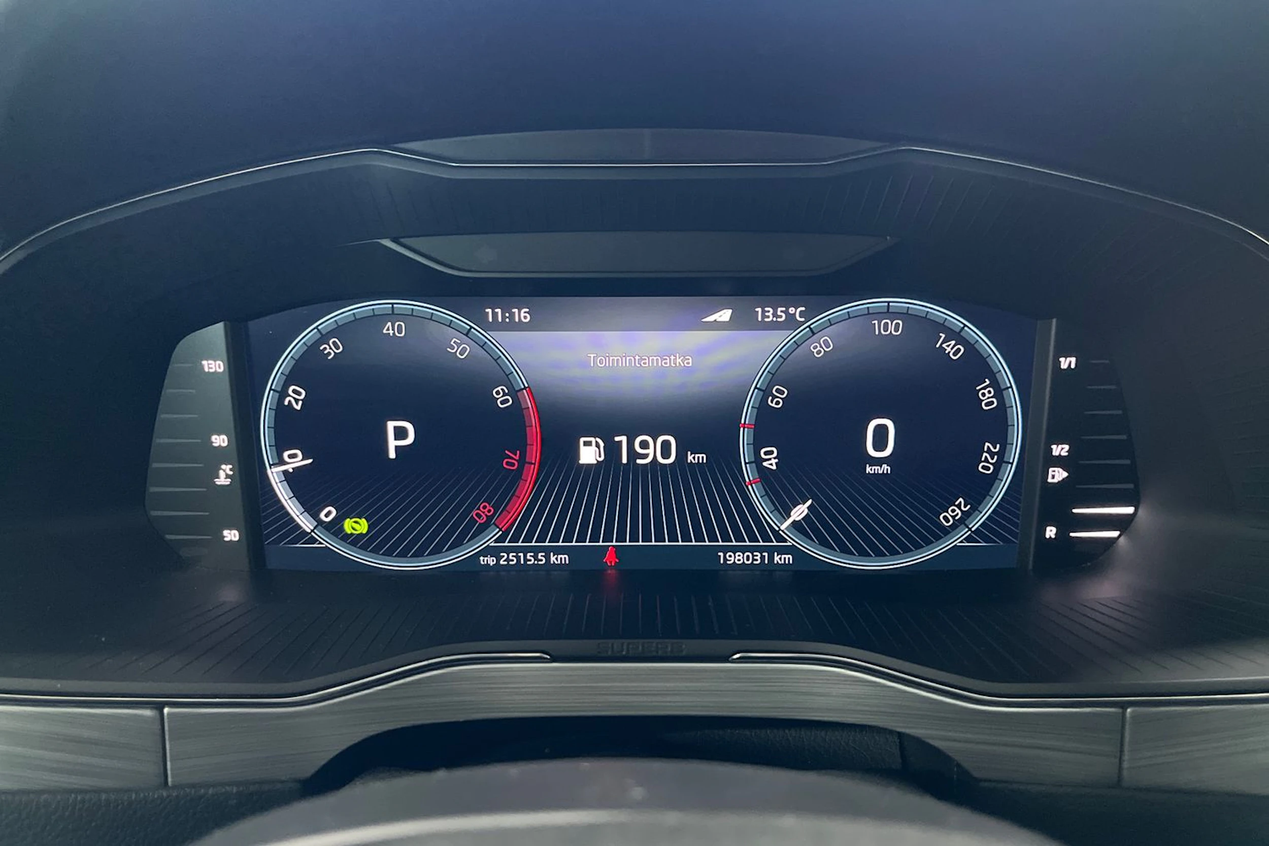 Valkoinen Skoda Superb 2024 kuva 17.