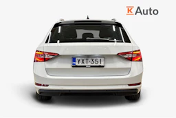 valkoinen Skoda Superb 2024 kuva 3.