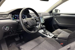valkoinen Skoda Superb 2024 kuva 6.