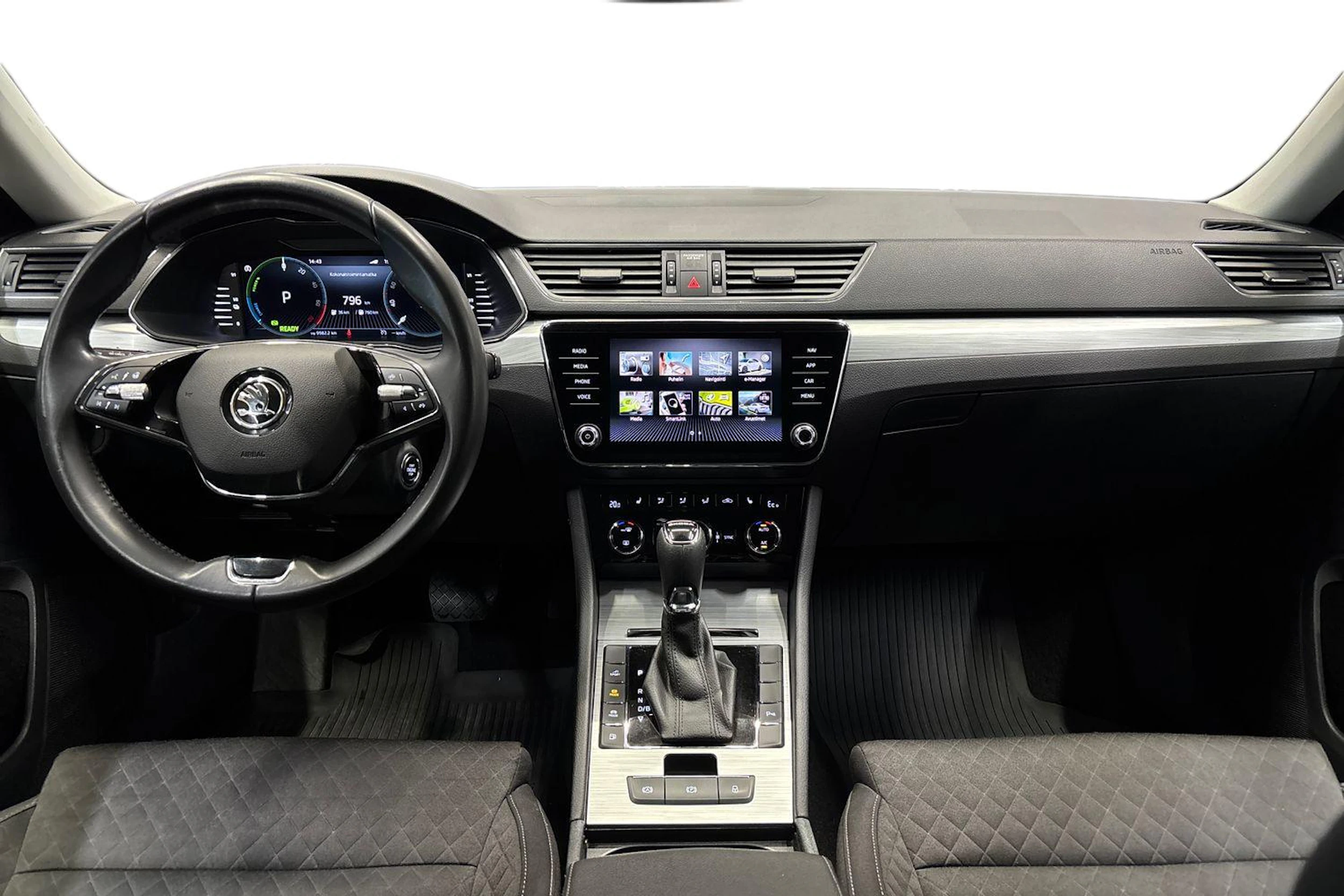valkoinen Skoda Superb 2024 kuva 7.
