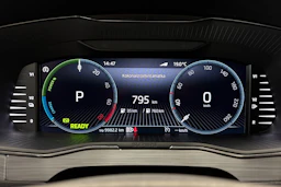 valkoinen Skoda Superb 2024 kuva 18.