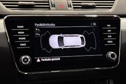 valkoinen Skoda Superb 2024 kuva 19.
