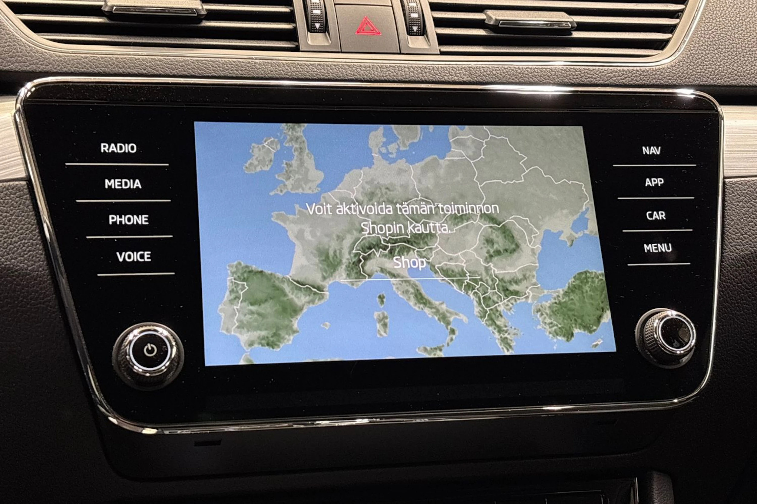 valkoinen Skoda Superb 2024 kuva 20.