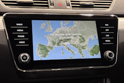 valkoinen Skoda Superb 2024 kuva 20.