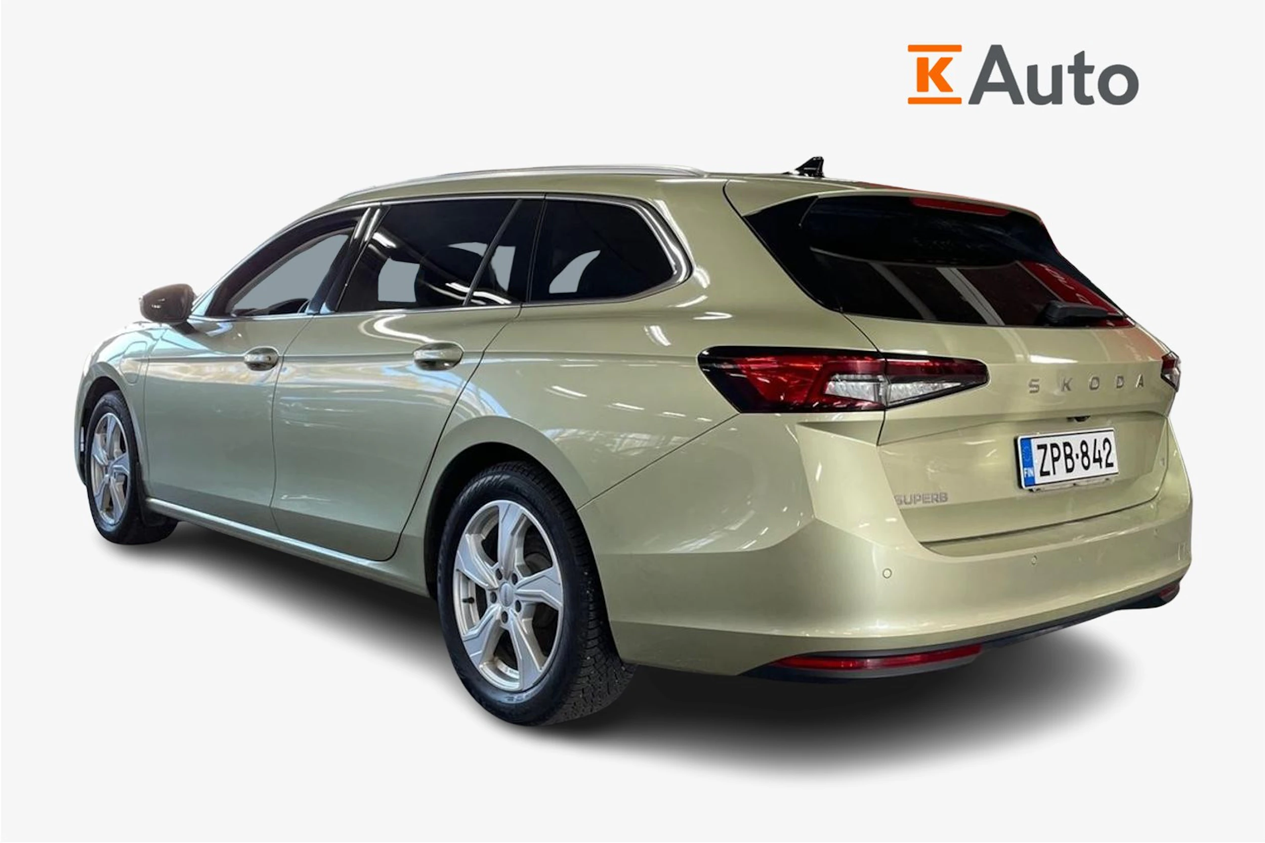 keltainen Skoda Superb 2024 kuva 2.