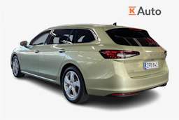 keltainen Skoda Superb 2024 kuva 2.