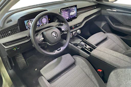 keltainen Skoda Superb 2024 kuva 3.