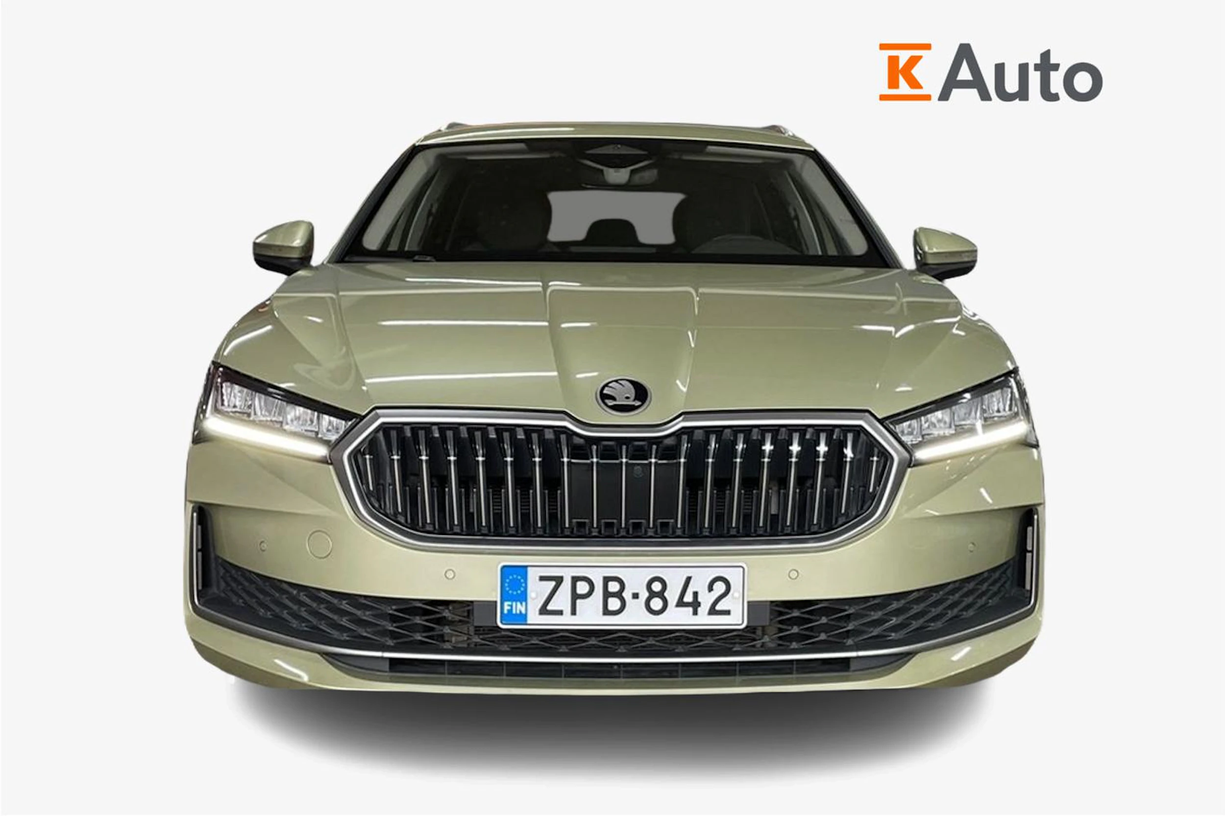 keltainen Skoda Superb 2024 kuva 5.