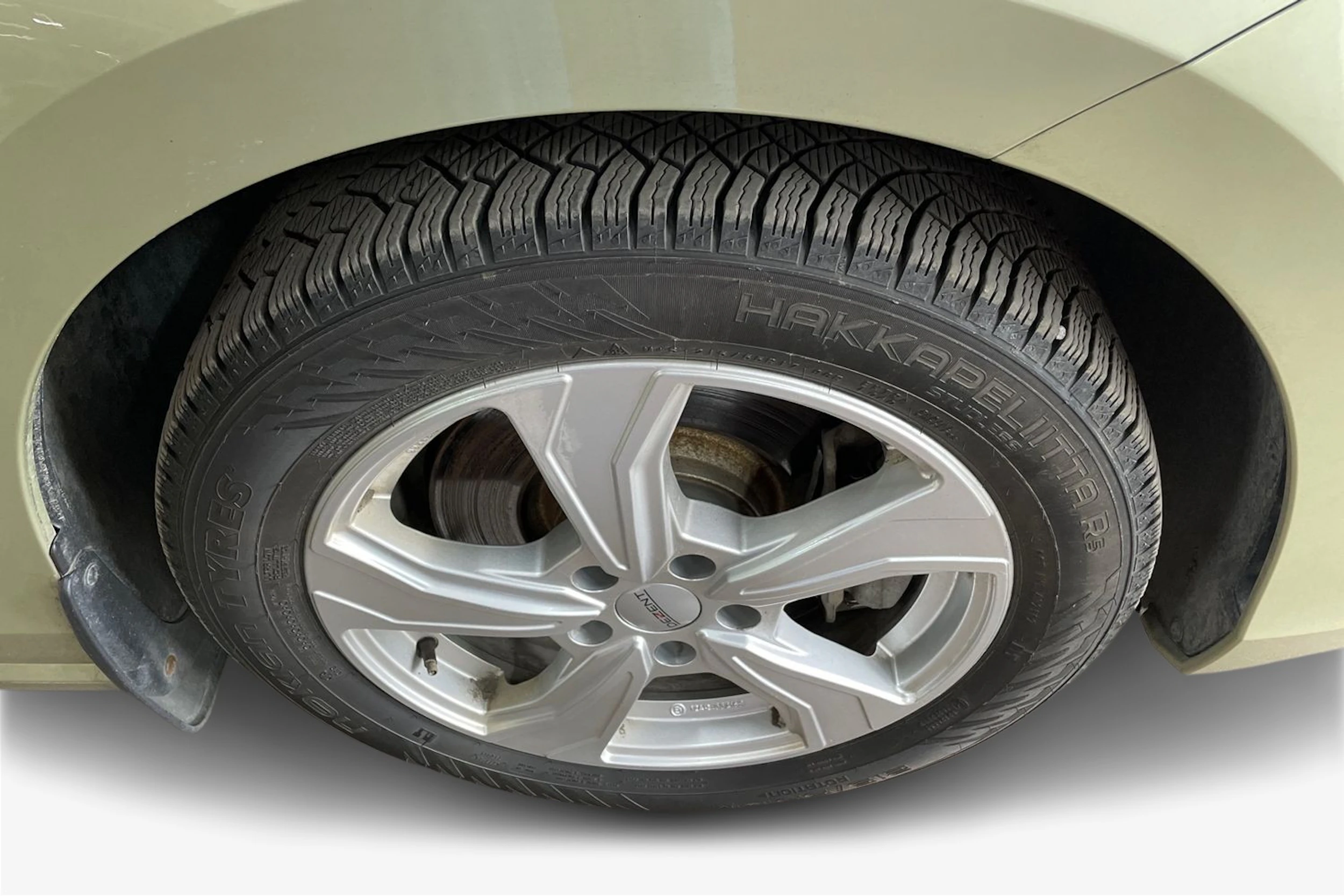 keltainen Skoda Superb 2024 kuva 12.