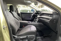 keltainen Skoda Superb 2024 kuva 15.