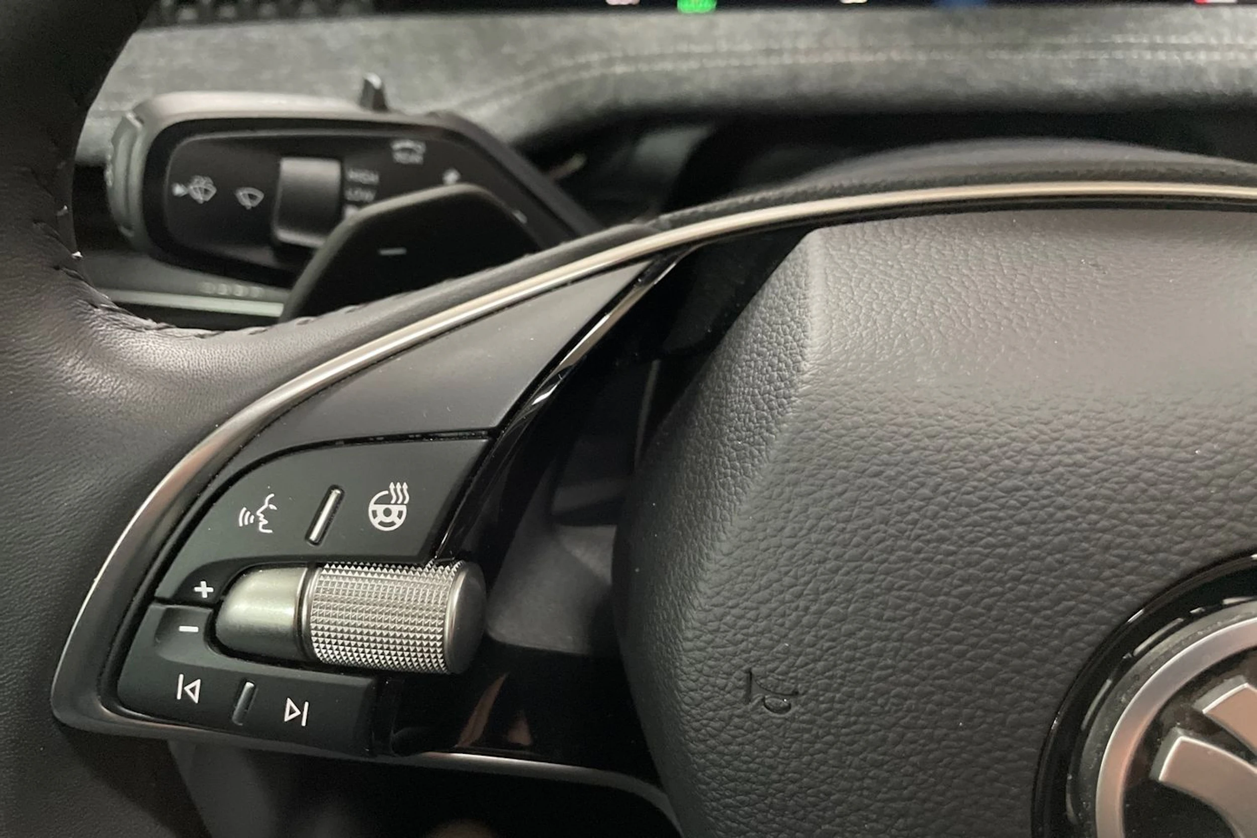 keltainen Skoda Superb 2024 kuva 29.