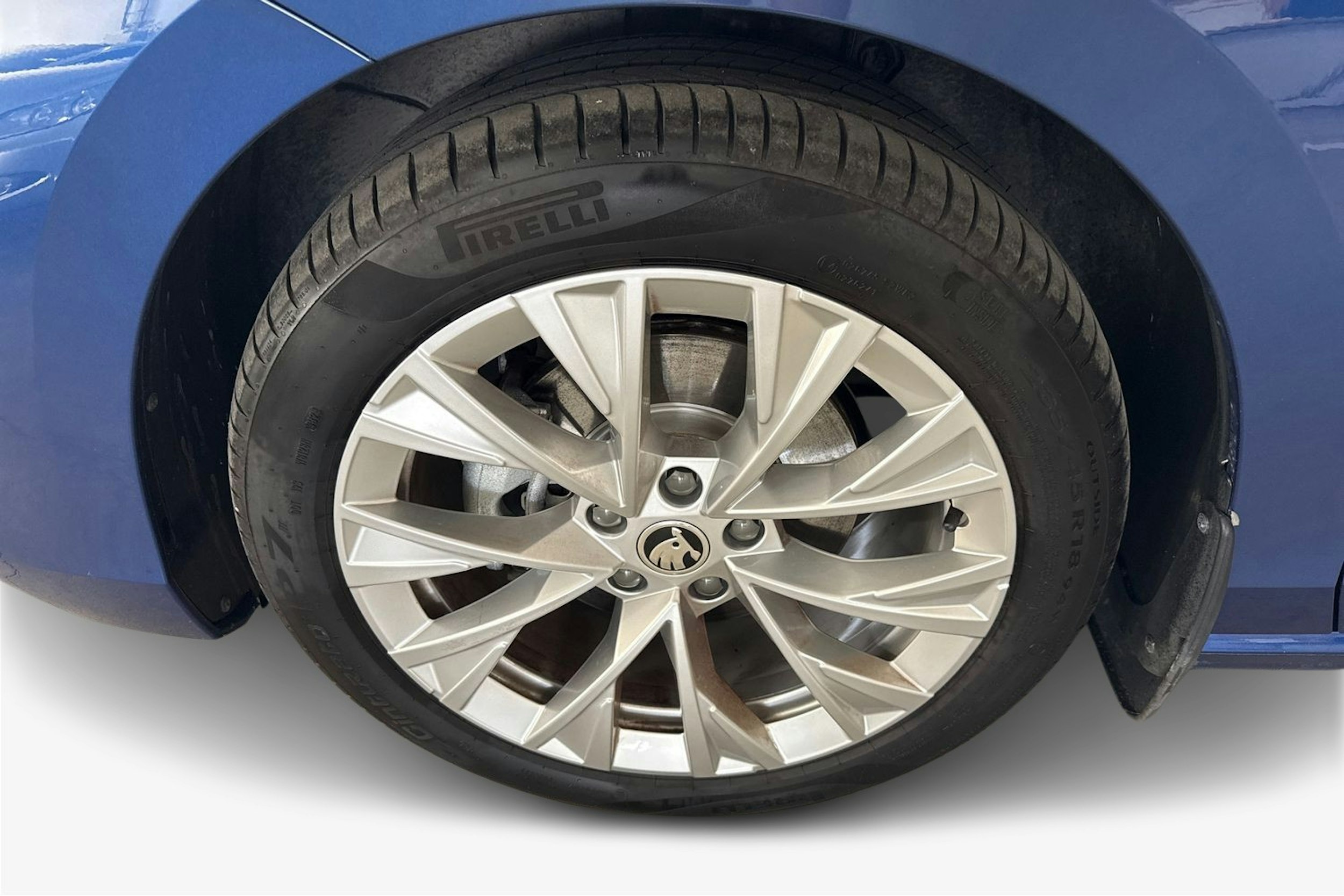sininen Skoda Superb 2024 kuva 11.