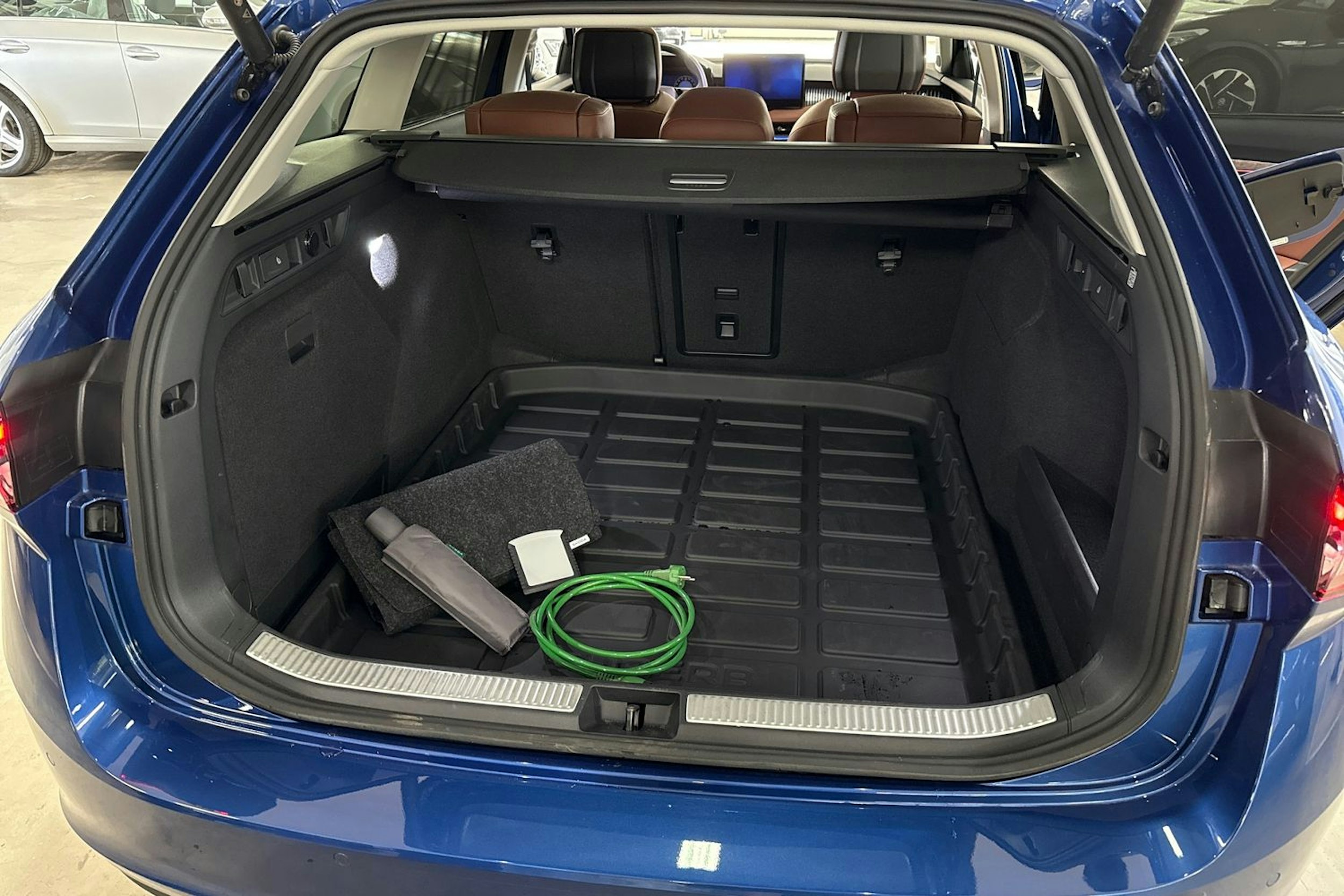 sininen Skoda Superb 2024 kuva 14.