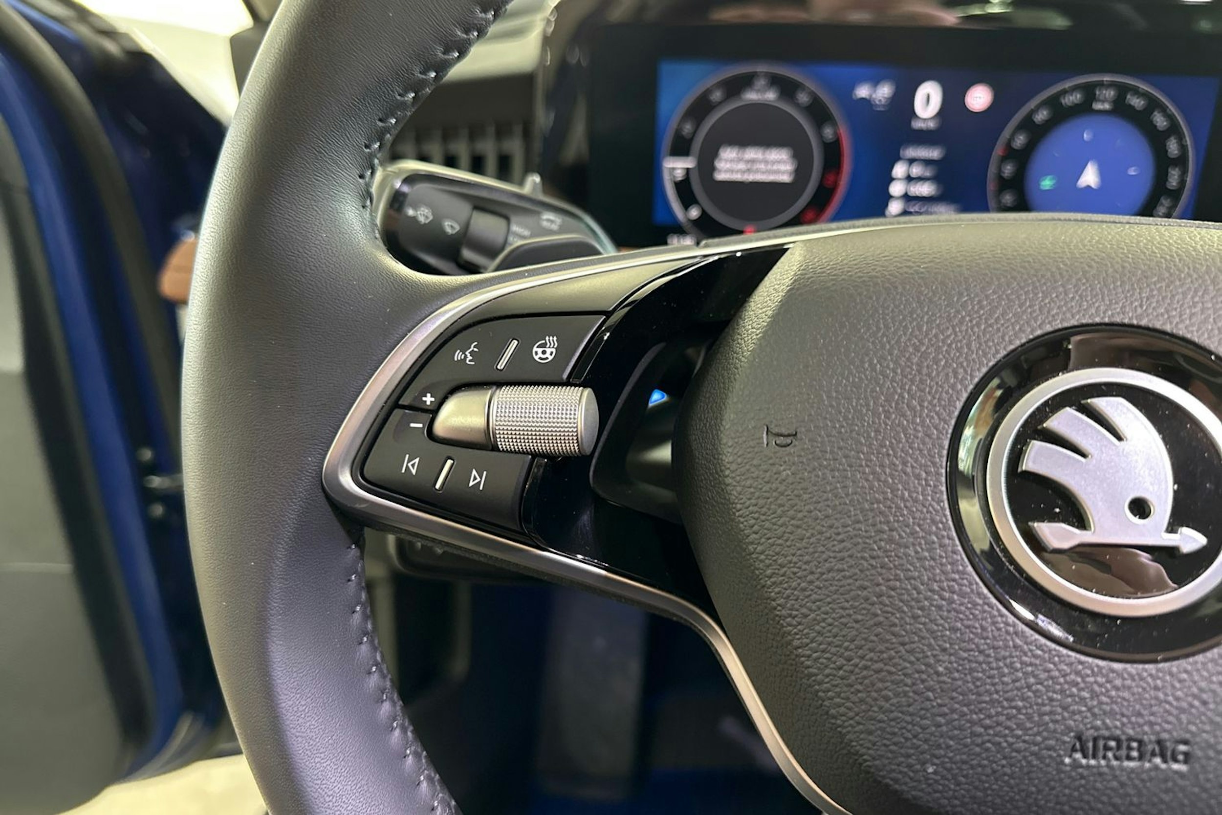 sininen Skoda Superb 2024 kuva 22.