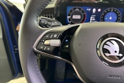 sininen Skoda Superb 2024 kuva 22.