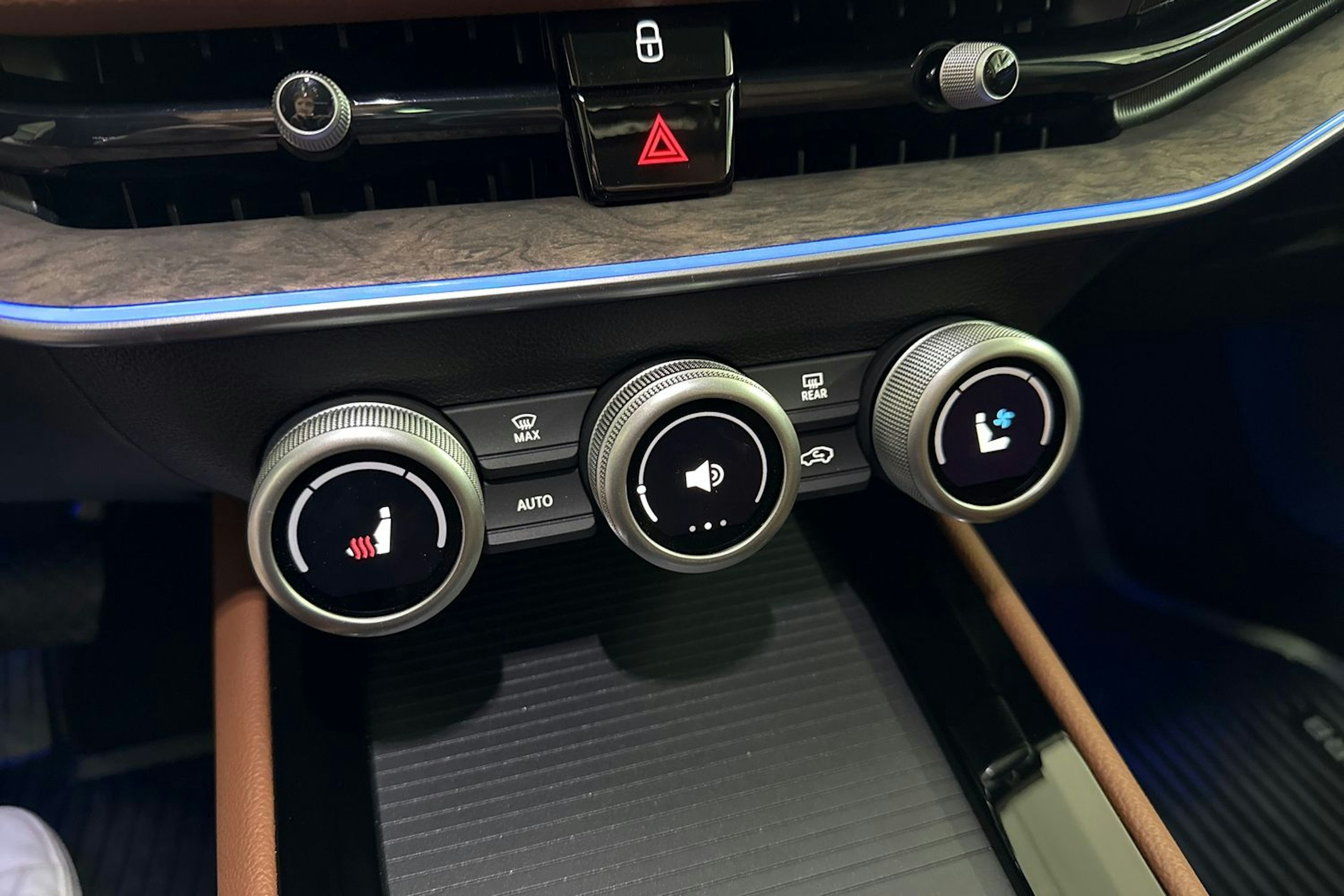 sininen Skoda Superb 2024 kuva 34.