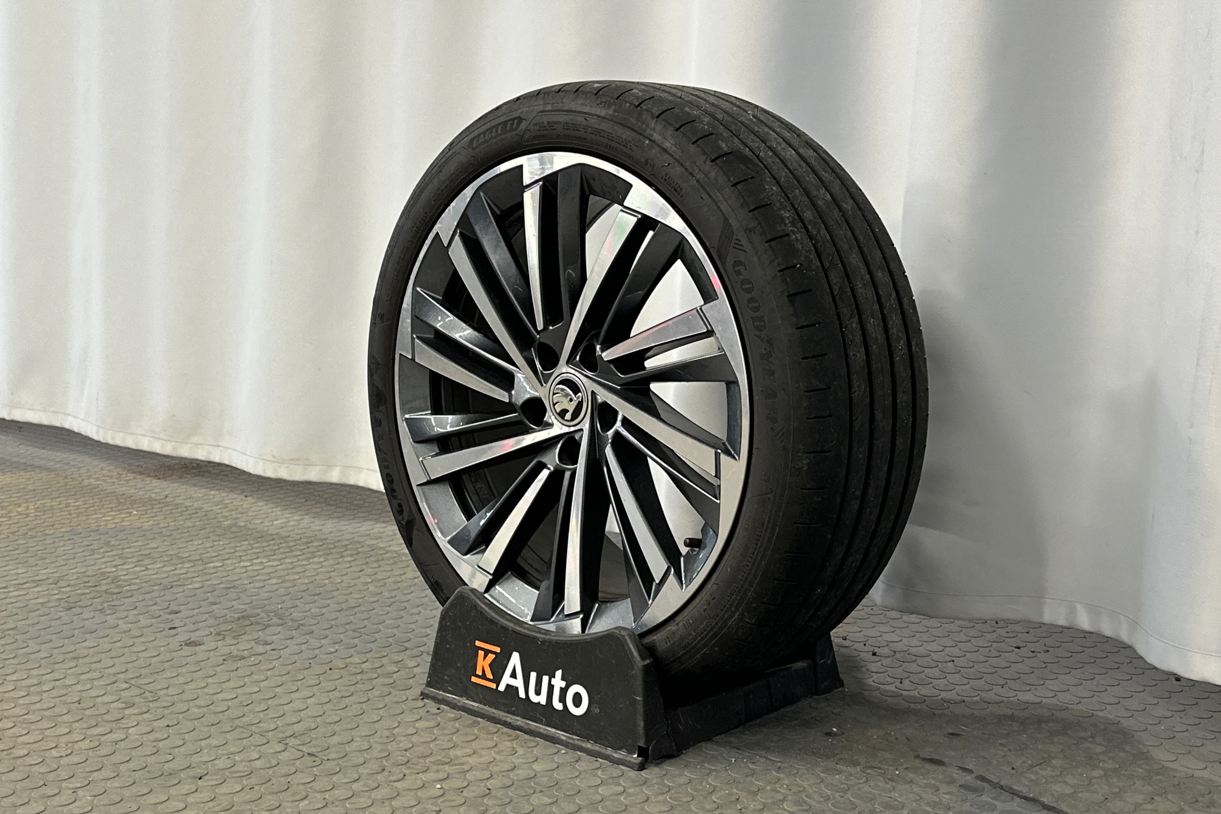 sininen Skoda Superb 2025 kuva 10.