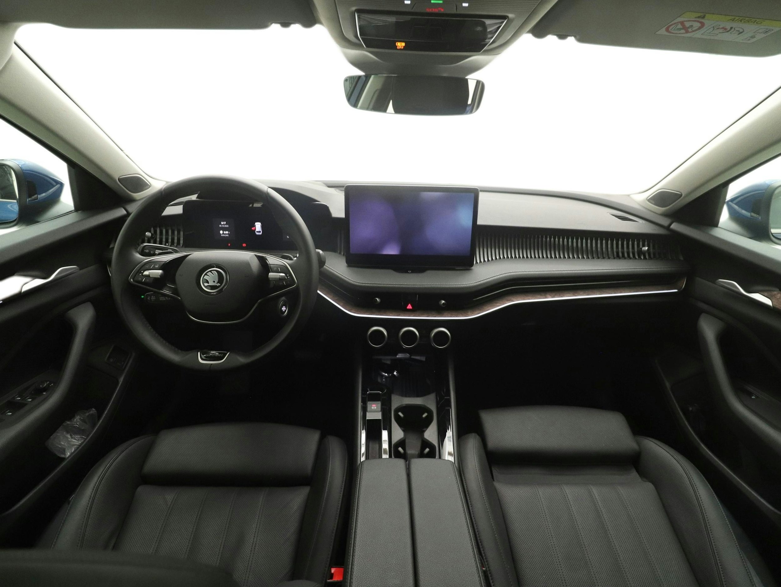 sininen Skoda Superb 2024 kuva 3.