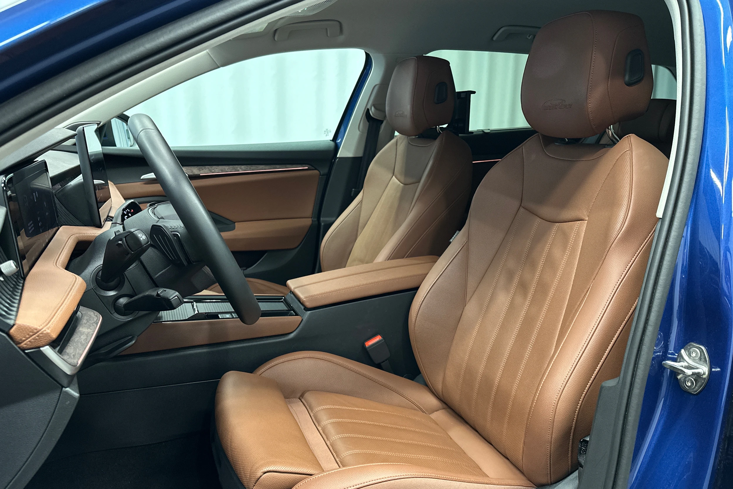 sininen Skoda Superb 2025 kuva 16.