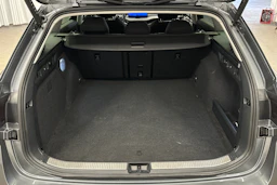 harmaa Skoda Superb 2025 kuva 11.