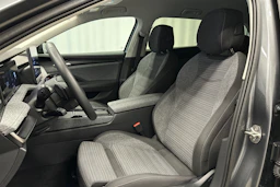 harmaa Skoda Superb 2025 kuva 15.