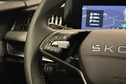 harmaa Skoda Superb 2025 kuva 17.