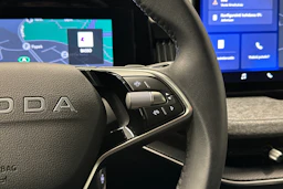 harmaa Skoda Superb 2025 kuva 18.