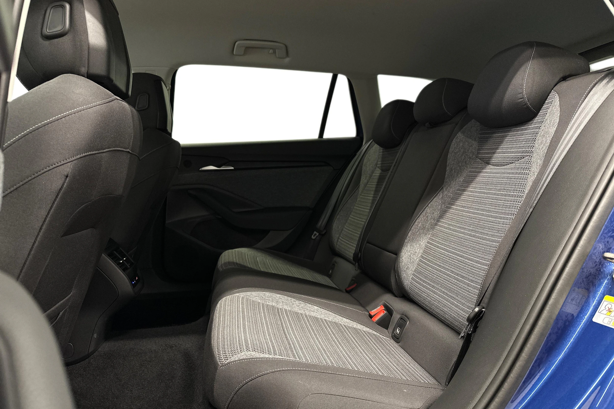 sininen Skoda Superb 2025 kuva 8.