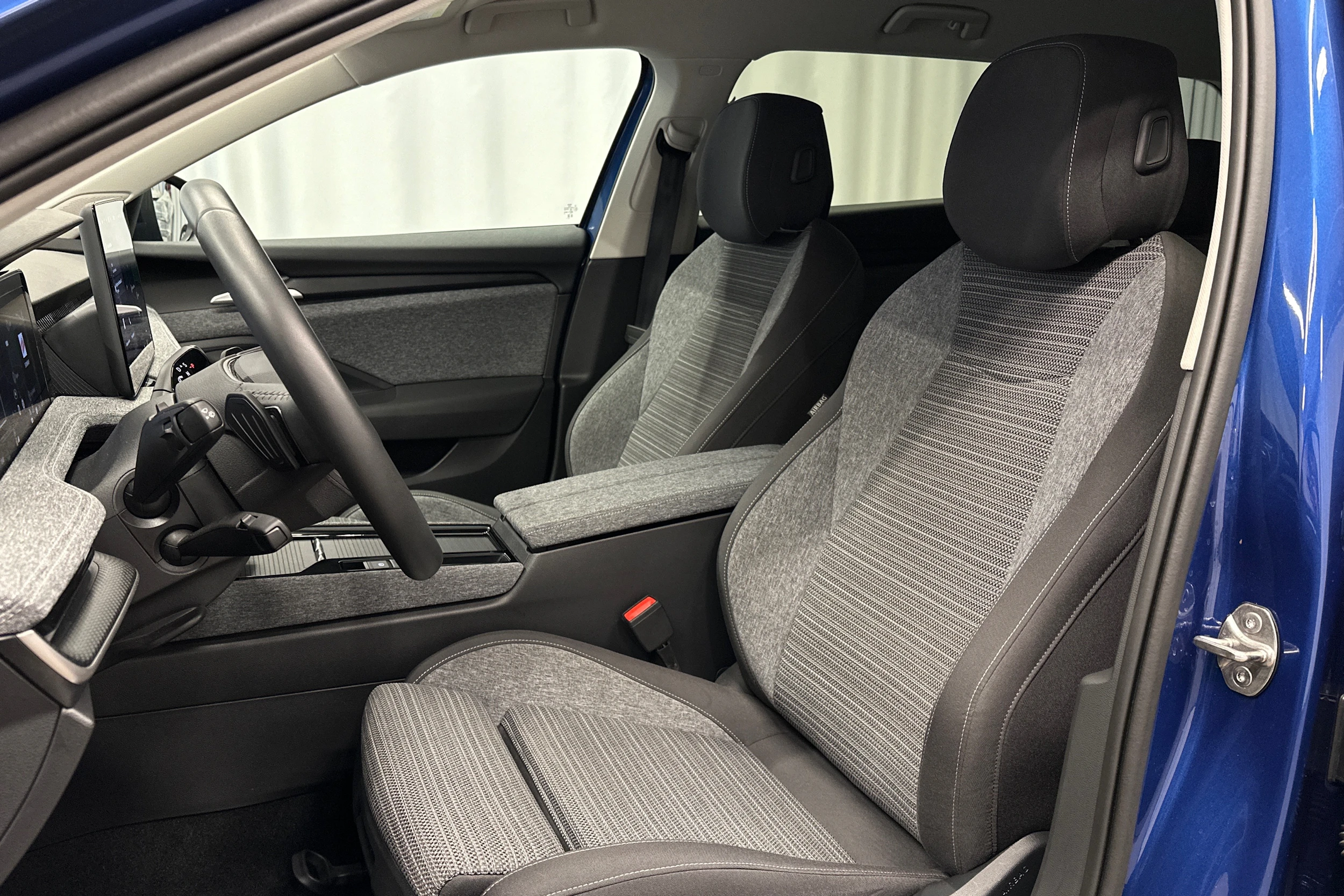 sininen Skoda Superb 2025 kuva 15.