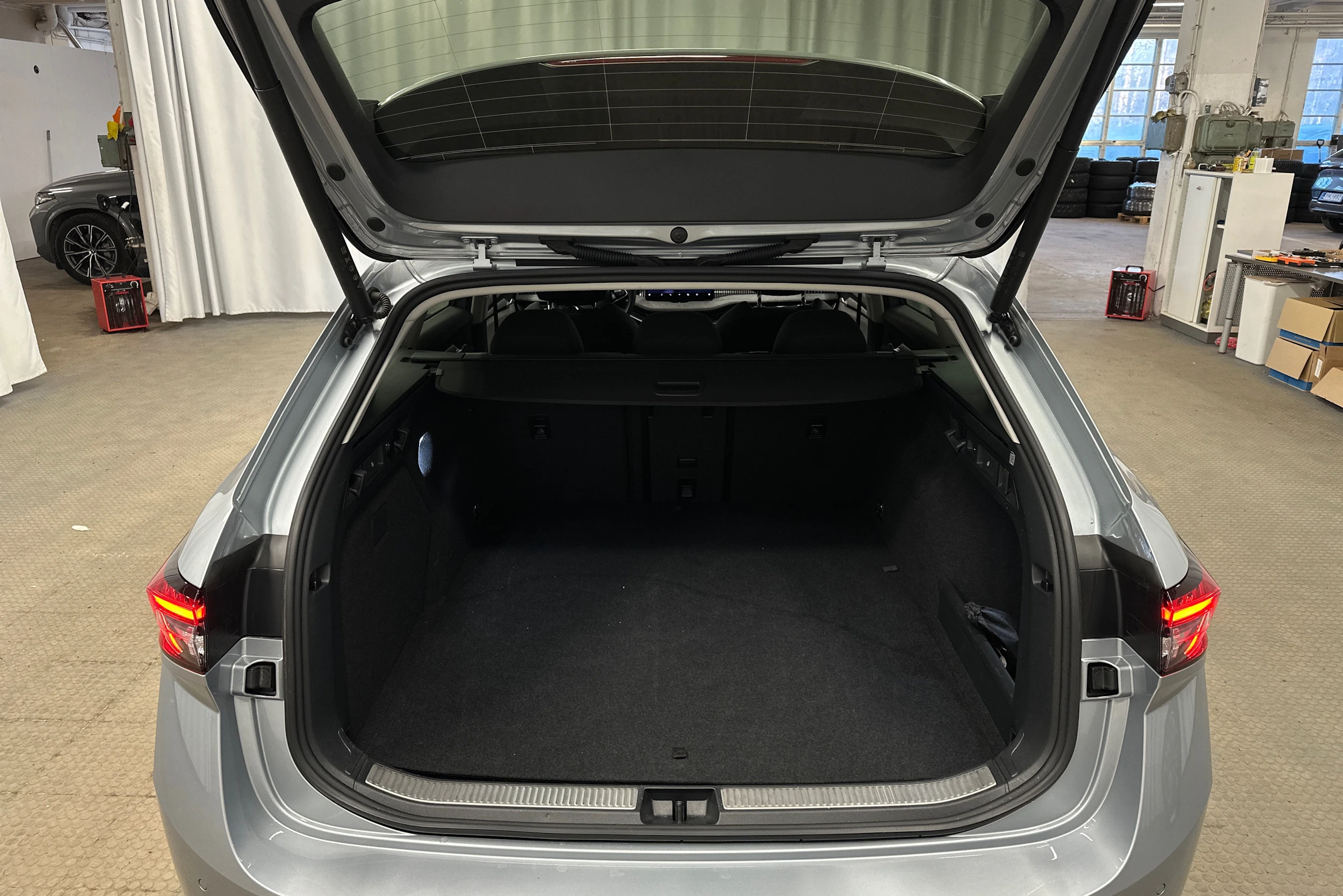 hopea Skoda Superb 2025 kuva 23.