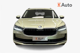 keltainen Skoda Superb 2025 kuva 4.