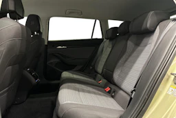 keltainen Skoda Superb 2025 kuva 8.