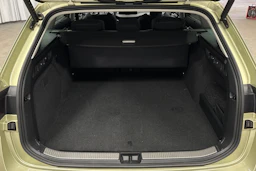 keltainen Skoda Superb 2025 kuva 11.