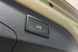 keltainen Skoda Superb 2025 kuva 12.