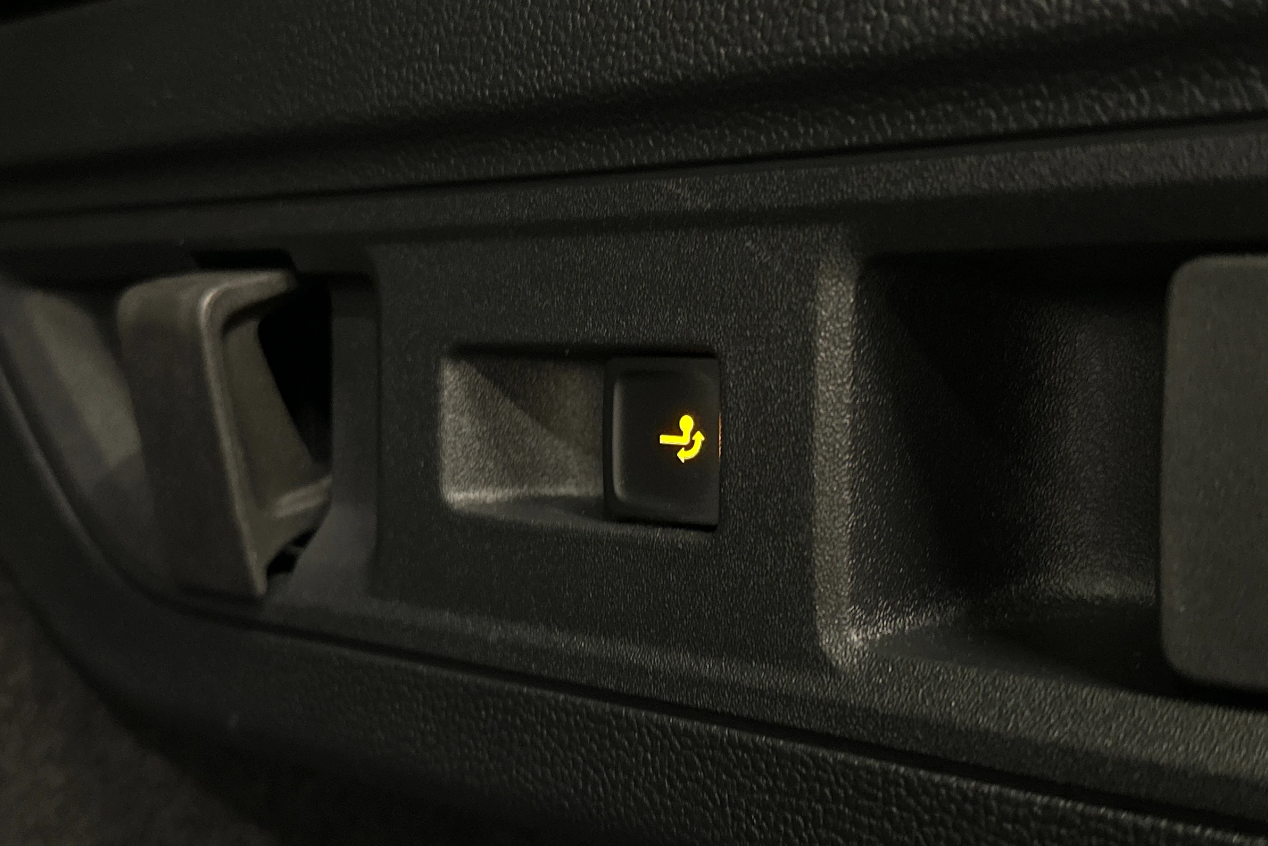 keltainen Skoda Superb 2025 kuva 13.