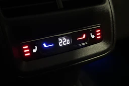 keltainen Skoda Superb 2025 kuva 15.