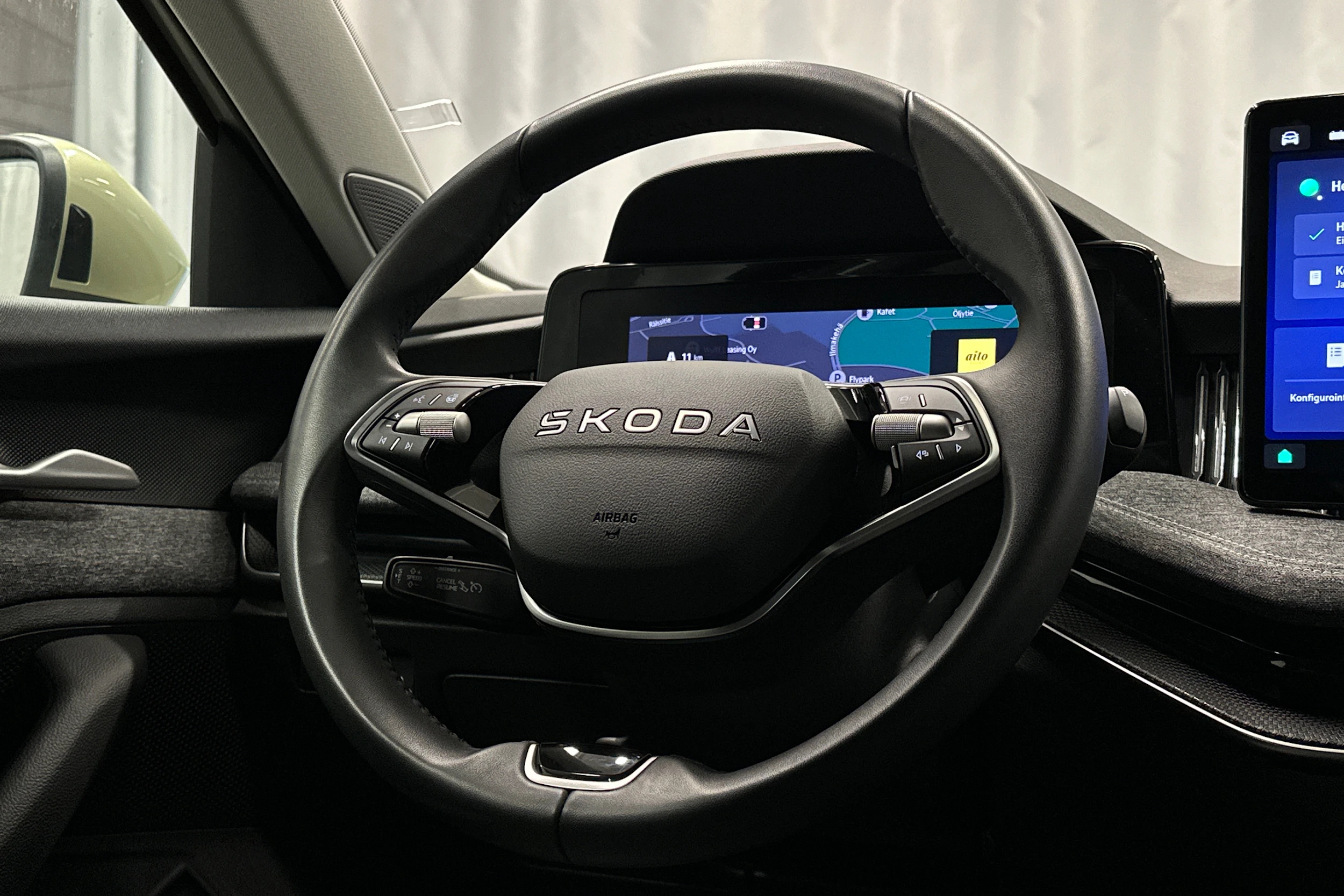 keltainen Skoda Superb 2025 kuva 17.