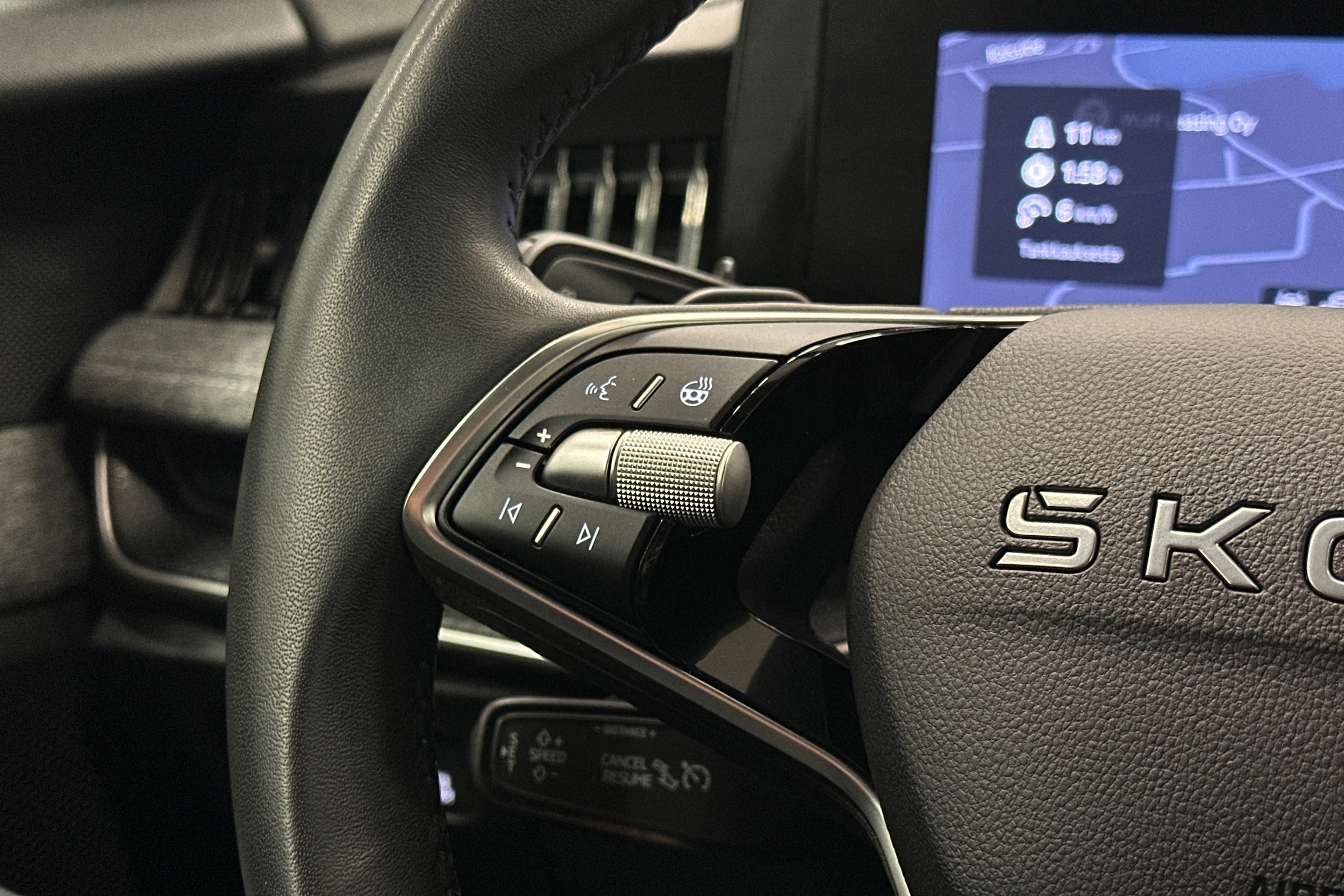 keltainen Skoda Superb 2025 kuva 18.