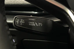 keltainen Skoda Superb 2025 kuva 20.