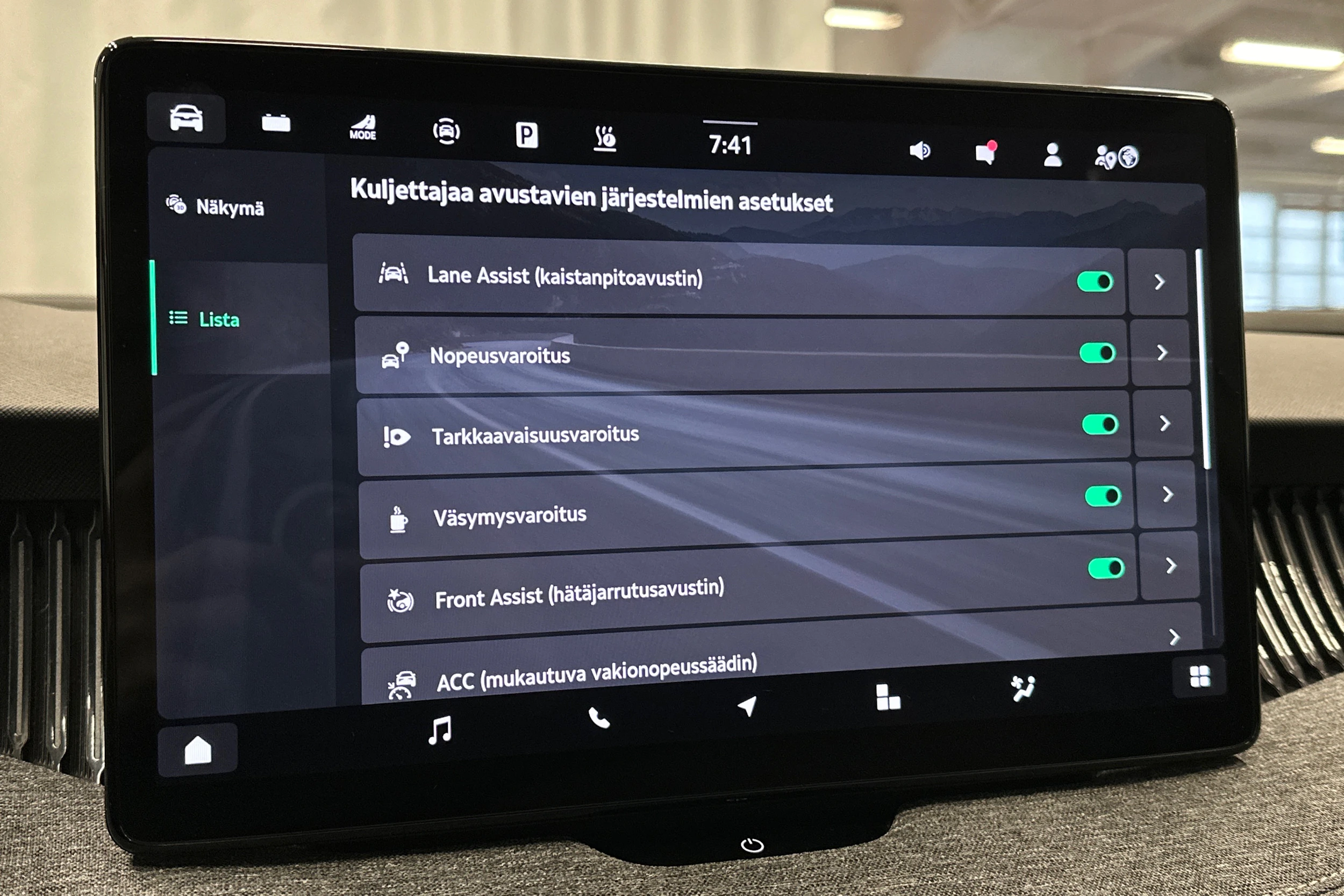 keltainen Skoda Superb 2025 kuva 24.