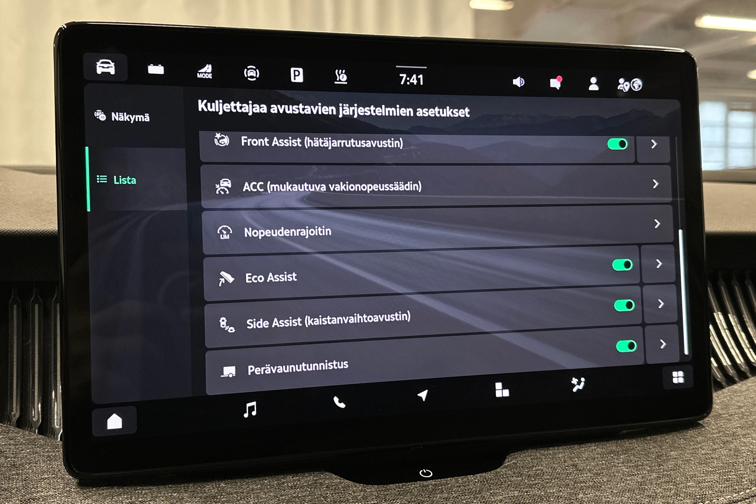 keltainen Skoda Superb 2025 kuva 25.