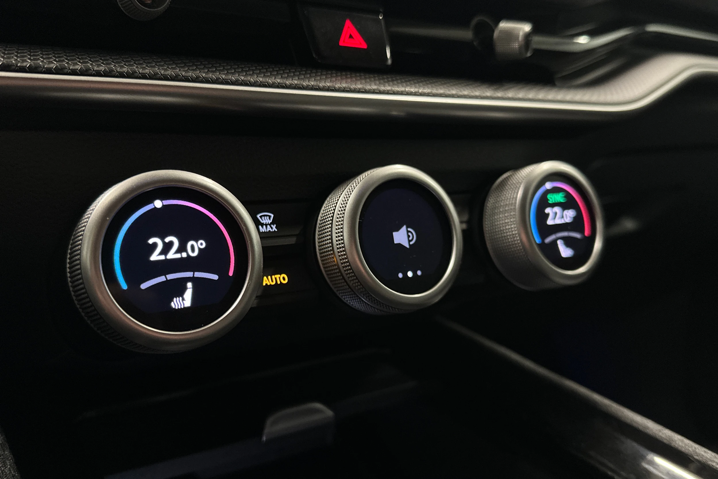 keltainen Skoda Superb 2025 kuva 28.